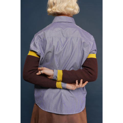 Model wearing the HADES arm warmers in brown & mustard