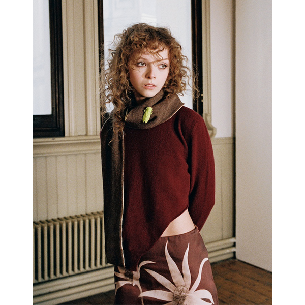 Model wearing HADES Beetle scarf