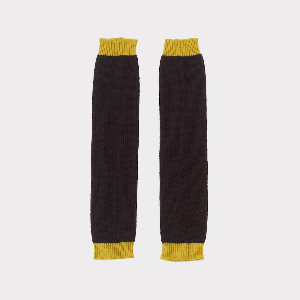 Flatshot of the brown & mustard arm warmers 