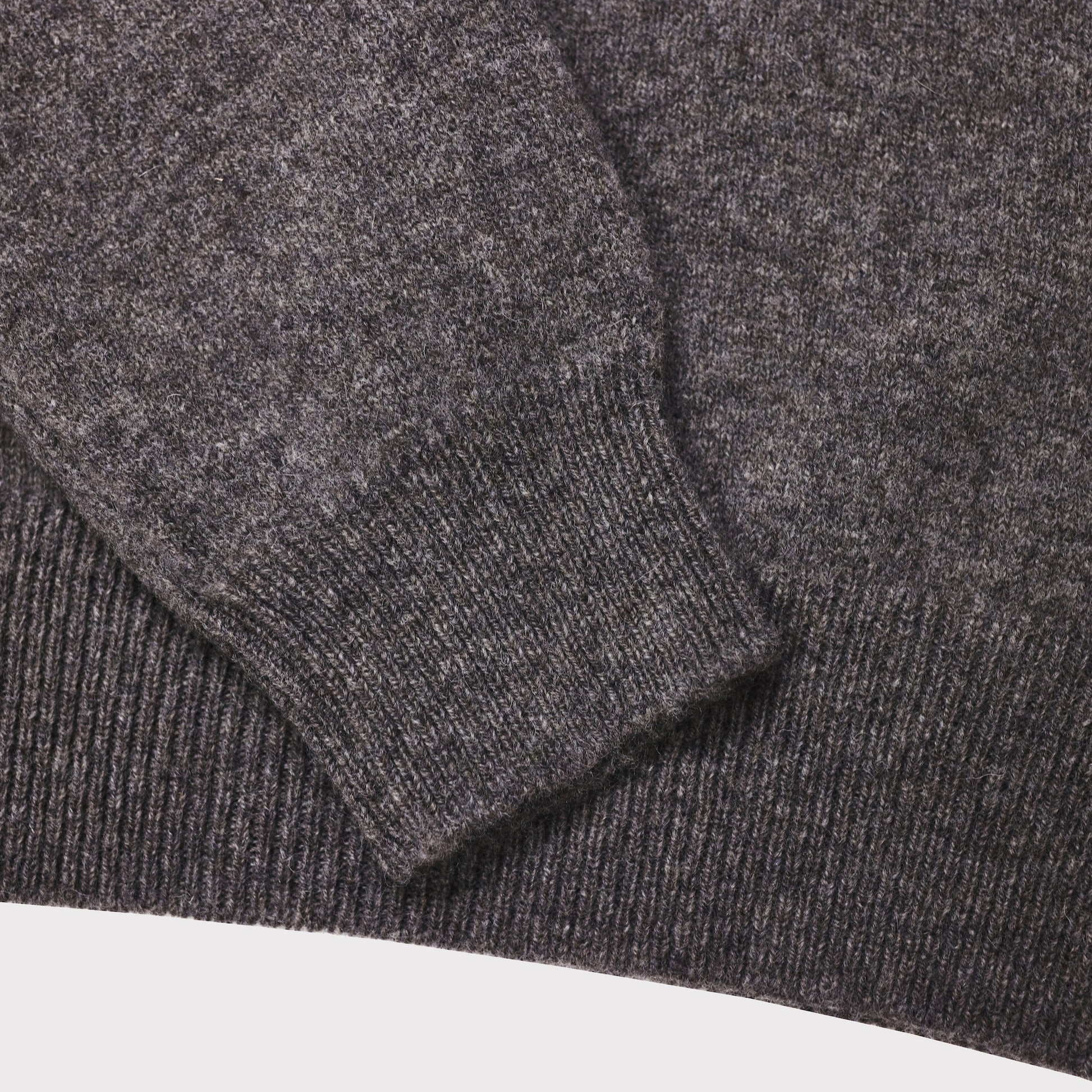 HADES Alphabet Letter R Jumper Sleeve